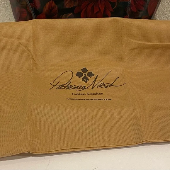 Patricia Nash Aveley Rustic Mums Leather Crossbody w/Dust Bag - EC - Picture 12 of 13